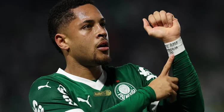 Lesão de Vitor Roque liga alerta e pode tirá-lo do Palmeiras por mais tempo 1 Créditos: Cesar Greco / Palmeiras