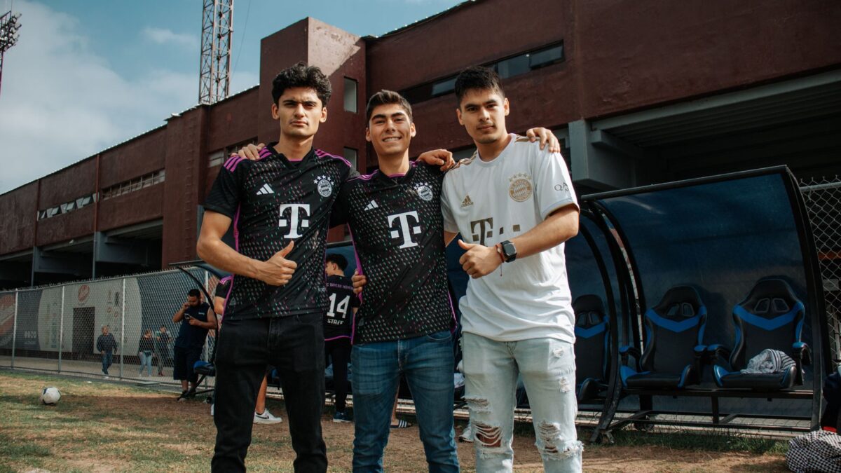 Torcedora mirim que venceu o câncer visita o Palmeiras e conhece Abel Ferreira