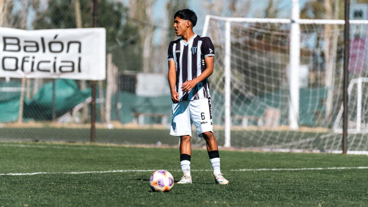 Botafogo renova contrato de atacante de 17 anos até 2030