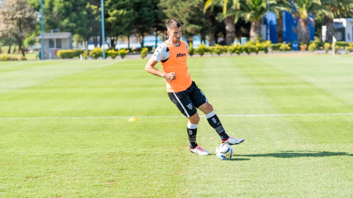 Palmeiras treina no CT e agenda mais dois jogos-treino à espera de Arias