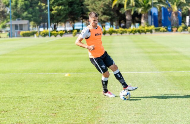 Palmeiras treina no CT e agenda mais dois jogos-treino à espera de Arias