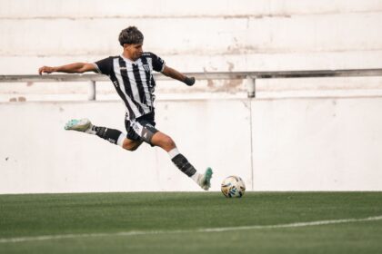 Endrick completa 20 anos: relembre a trajetória do atacante no Palmeiras 2 Endrick completa 20 anos: relembre a trajetória do atacante no Palmeiras
