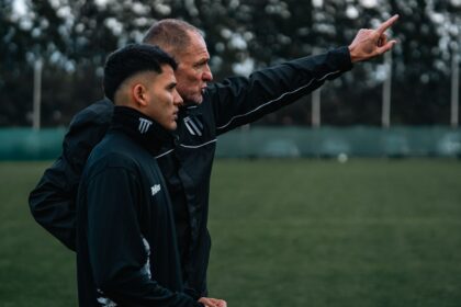 Diniz admite que Corinthians precisará vender jogador e torce por Memphis 4 Diniz admite que Corinthians precisará vender jogador e torce por Memphis
