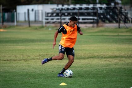 Palmeiras recusa proposta do Aston Villa por Allan, diz ge