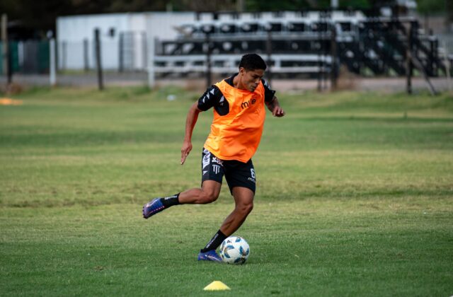 Palmeiras recusa proposta do Aston Villa por Allan, diz ge