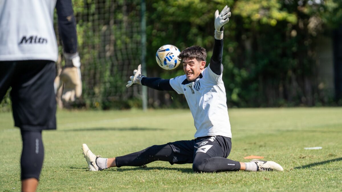 Vitória rebate Abel Ferreira após fala sobre expulsões de Luan Cândido