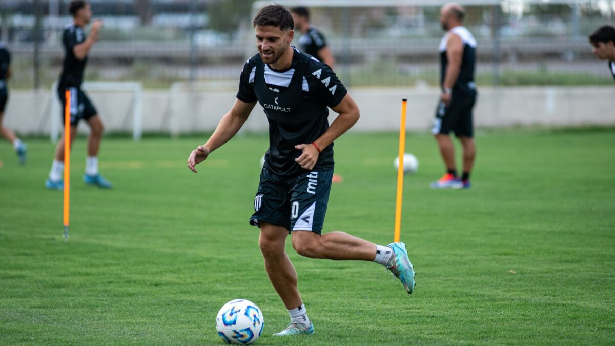 Com Paulinho em campo, Palmeiras treina de olho no Fortaleza 1 Com Paulinho em campo, Palmeiras treina de olho no Fortaleza