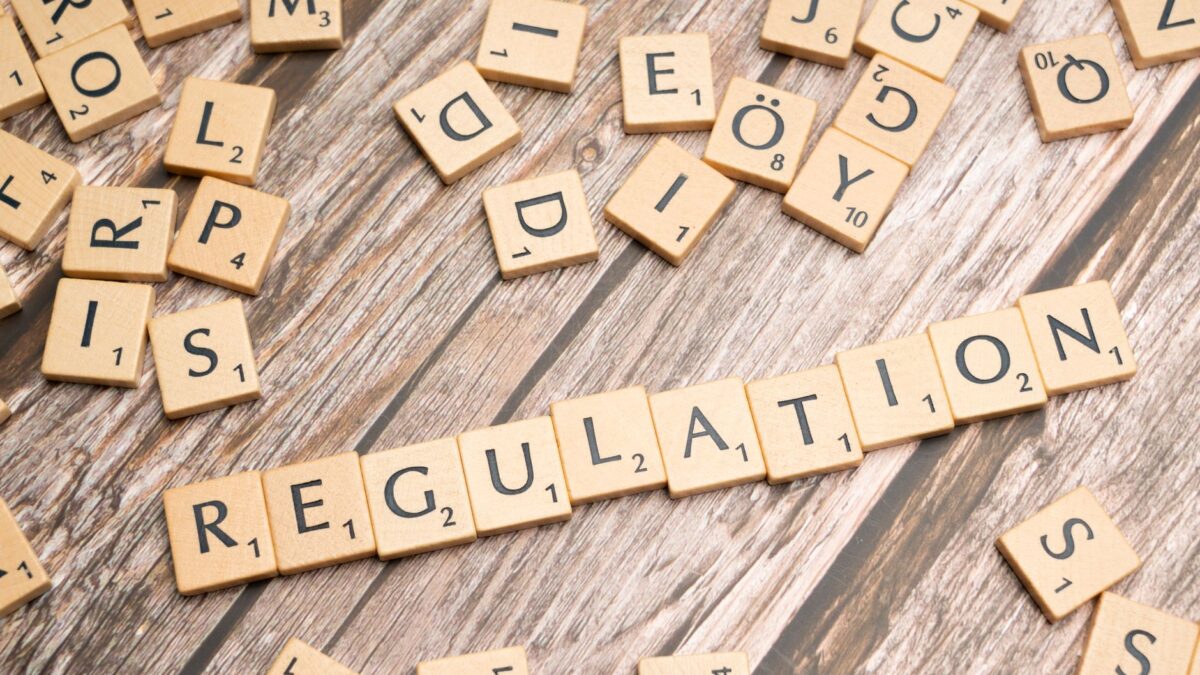 Relatório da SBC Media aponta desafios regulatórios um ano após lei das bets no Brasil
