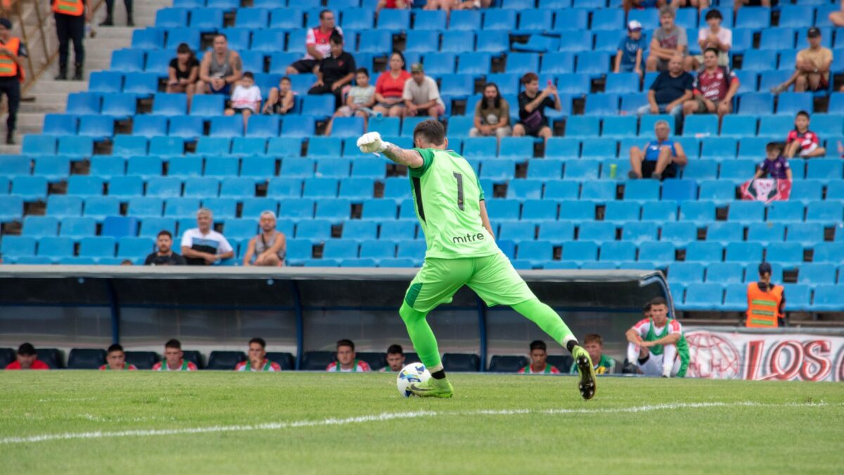 Carlos Miguel chega a 50 jogos pelo Palmeiras e mira marca de Weverton