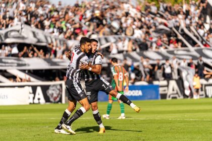 Dudu e João Cruz brilham e Athletico-PR bate Vitória na Copa do Brasil