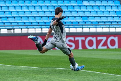 Vozinha cita Valdivia, ídolo do Palmeiras, em apresentação no Colo-Colo