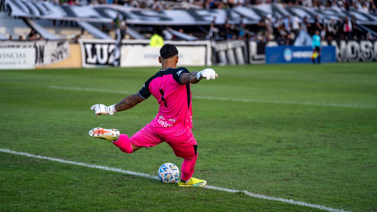 Rony relembra 1º gol da carreira ao marcar pelo Santos no Mangueirão