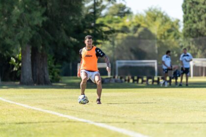 São Paulo faz ajustes finais no CT antes de enfrentar o Grêmio pelo Brasileirão