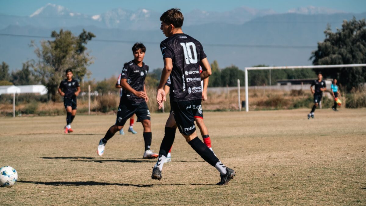 Flamengo disputa Thiago Almada com o River Plate; jogador treina em Ibiza 1 Flamengo disputa Thiago Almada com o River Plate; jogador treina em Ibiza