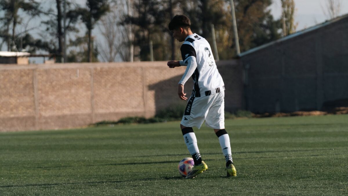 Abel Ferreira veta ida de Luis Pacheco à Seleção Sub-20 e mantém volante no Palmeiras