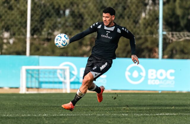 Abel Ferreira cobra rendimento e Vitor Roque busca espaço no Palmeiras