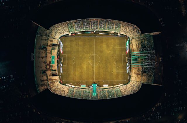 Flamengo enfrenta o Vitória no Maracanã de olho em se aproximar do Palmeiras