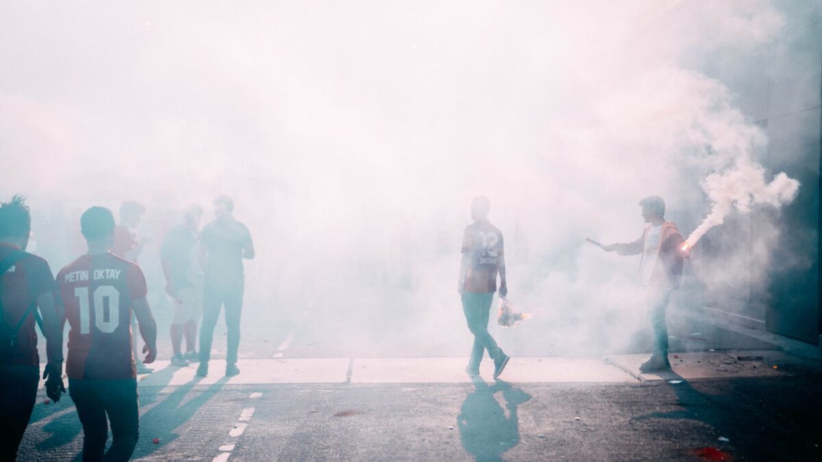 Torcida do Santos protesta na Vila Belmiro e cobra Teixeira após derrota 1 Torcida do Santos protesta na Vila Belmiro e cobra Teixeira após derrota