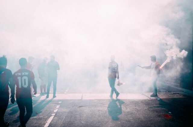 Torcida do Santos protesta na Vila Belmiro e cobra Teixeira após derrota 8 Torcida do Santos protesta na Vila Belmiro e cobra Teixeira após derrota