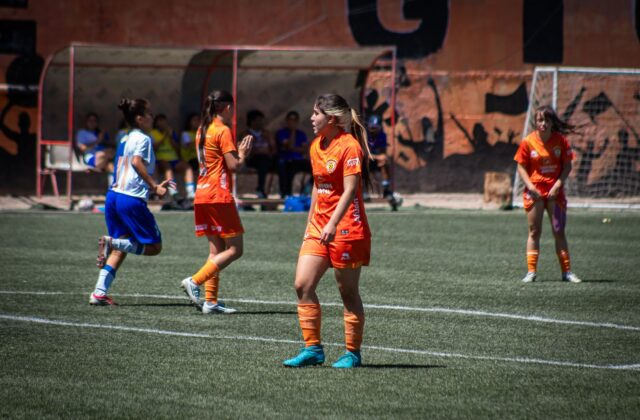 São Paulo bate o Santos no Paulistão Feminino e ultrapassa o Palmeiras na tabela 3 São Paulo bate o Santos no Paulistão Feminino e ultrapassa o Palmeiras na tabela