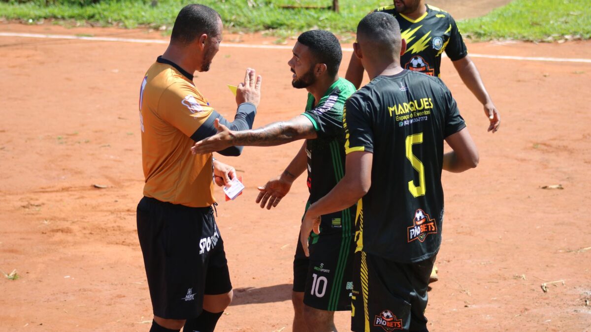 Garro leva terceiro amarelo e desfalca Corinthians contra o Coritiba no Brasileirão 1 Garro leva terceiro amarelo e desfalca Corinthians contra o Coritiba no Brasileirão