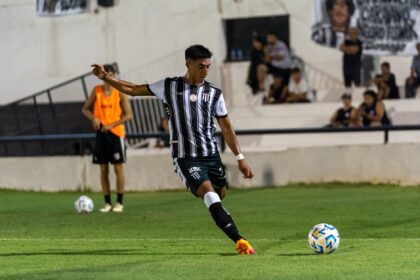 Pedro marca duas vezes e assume a artilharia isolada do Brasileirão 4 Pedro marca duas vezes e assume a artilharia isolada do Brasileirão