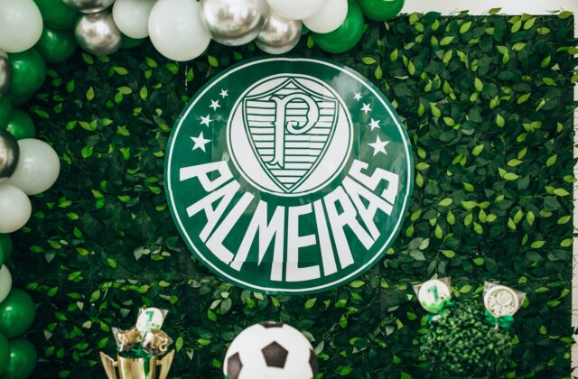 Flamengo reduz distância do Palmeiras na briga pelo título, aponta UOL 9 Flamengo reduz distância do Palmeiras na briga pelo título, aponta UOL