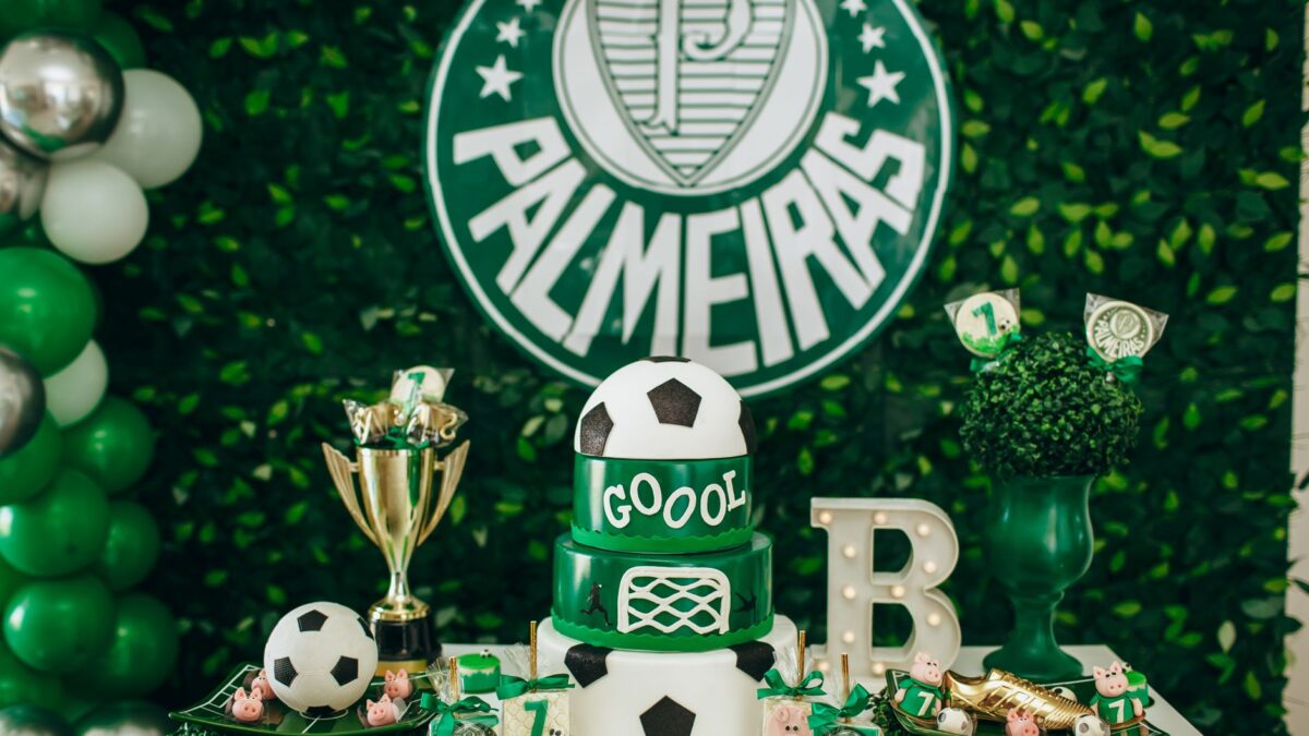 Mauro Cezar compara Palmeiras e Flamengo a “novo rico esnobe” no mercado