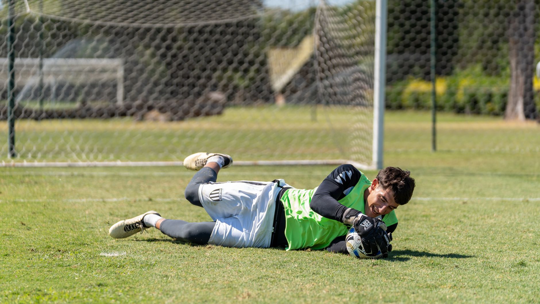 Photo: portaldopalmeirense.com.br Palmeiras acerta contratação de goleiro da Portuguesa após saída de Kaique