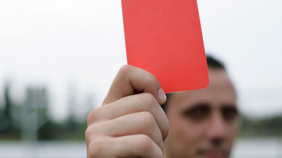 Grêmio dispara nota contra arbitragem após derrota para o Bragantino e aciona CBF