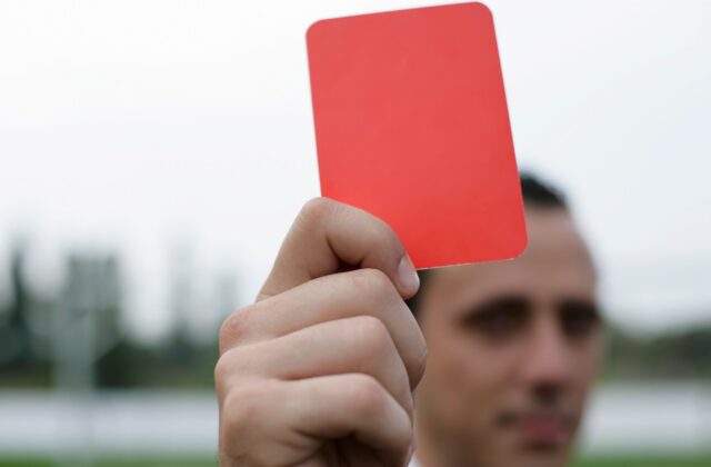 Grêmio dispara nota contra arbitragem após derrota para o Bragantino e aciona CBF