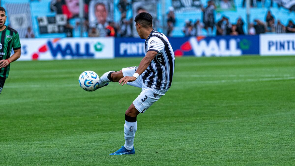 Brasileirão 2026 tem recorde de estrangeiros em campo, diz PLACAR