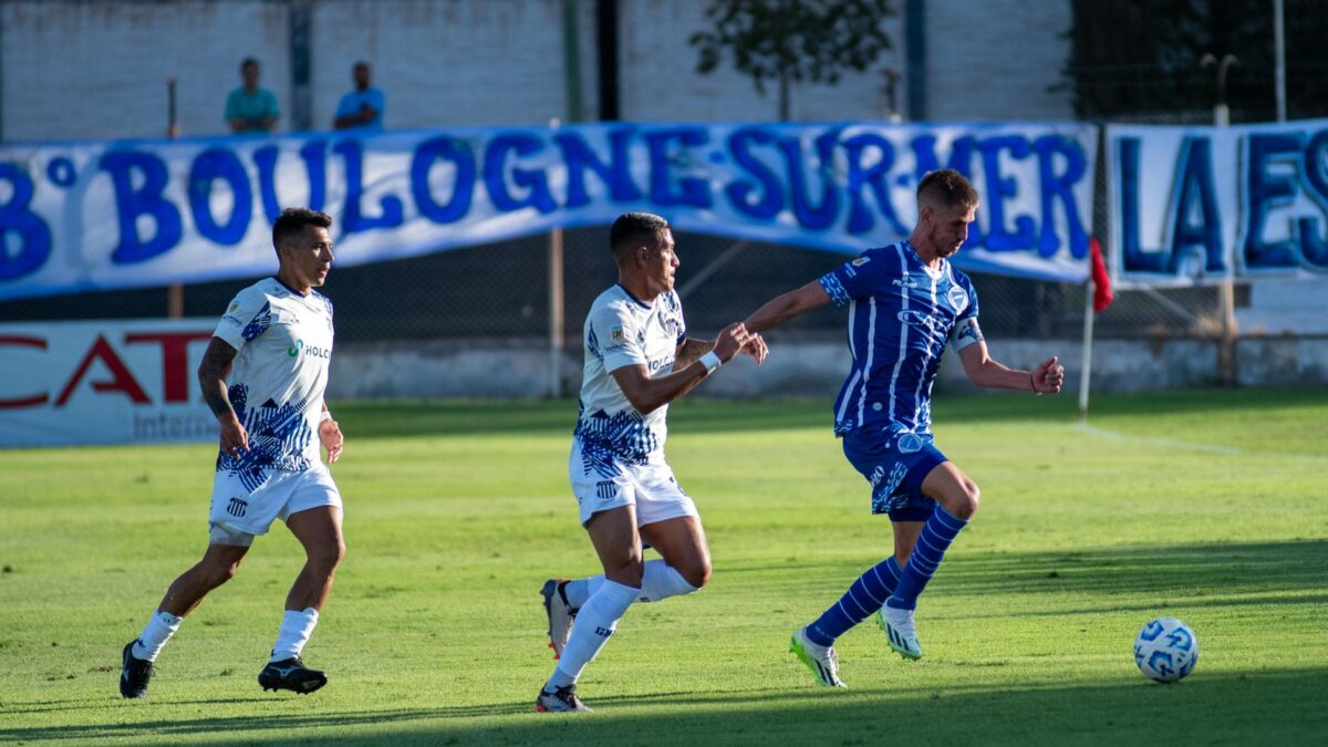 Vitória contrata zagueiro Darlan Dutra, destaque do acesso do Gama à Série C 1 Vitória contrata zagueiro Darlan Dutra, destaque do acesso do Gama à Série C