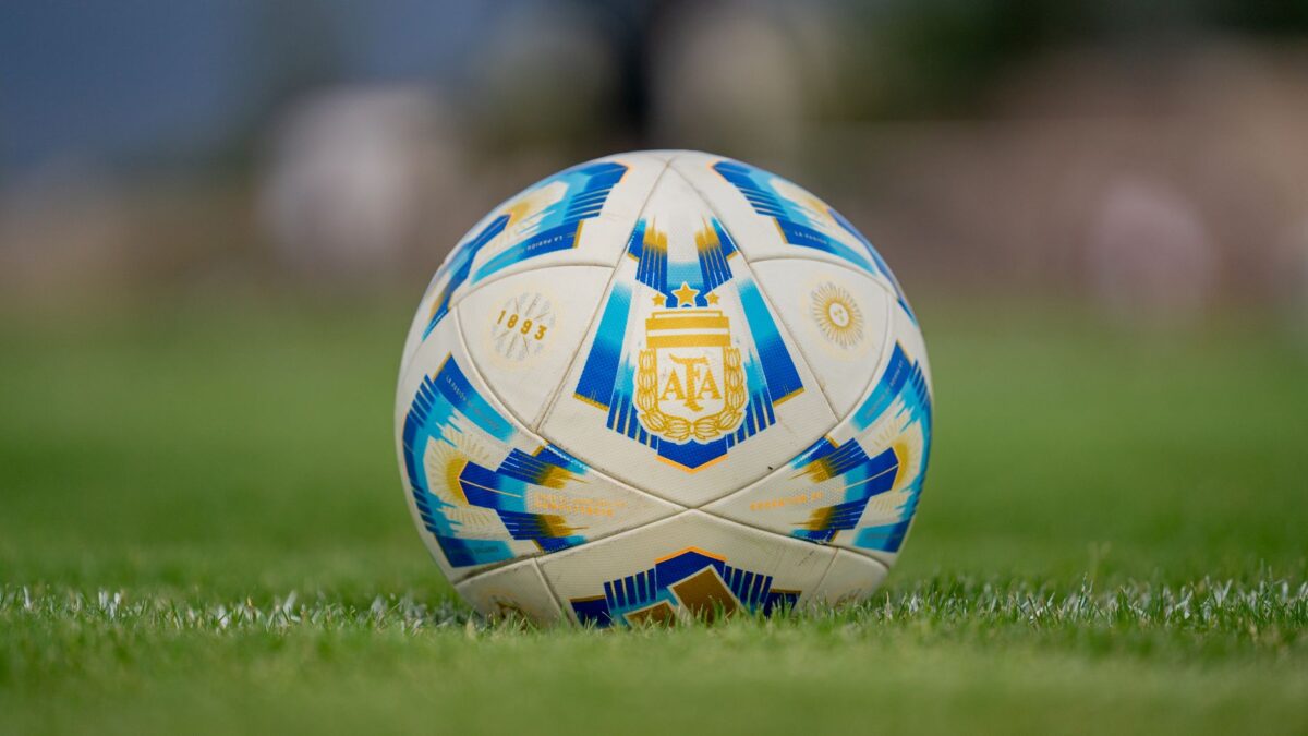 Flaco López e Giay são convocados pela Argentina para despedida de Messi