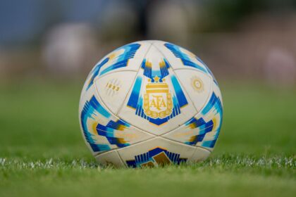 Flaco López e Giay são convocados pela Argentina para despedida de Messi 3 Flaco López e Giay são convocados pela Argentina para despedida de Messi