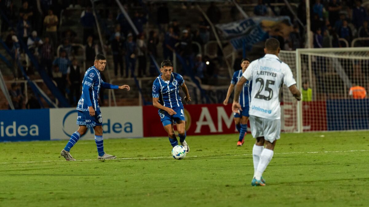Com três desfalques, Flamengo enfrenta o Bragantino de olho no Palmeiras