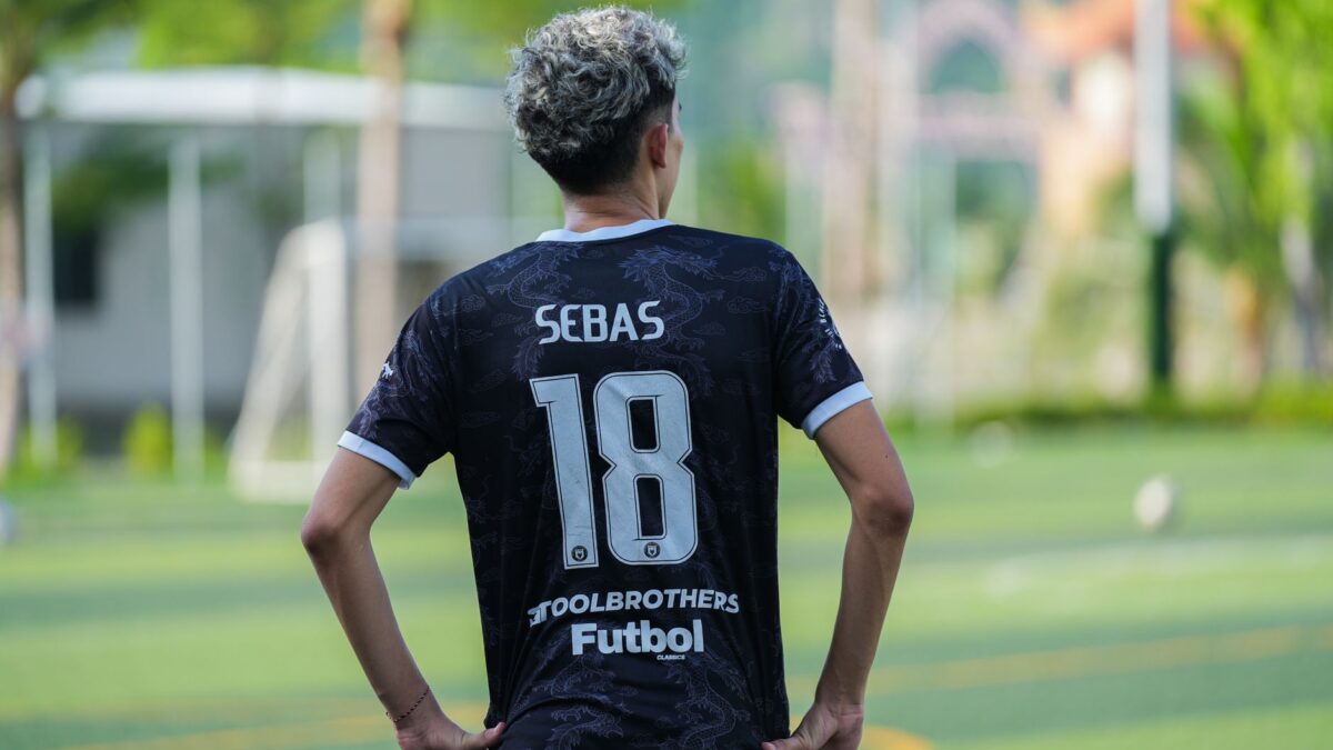 Cruzeiro anuncia Viña, lateral-esquerdo que passou por Palmeiras e Flamengo