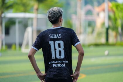 Cruzeiro anuncia Viña, lateral-esquerdo que passou por Palmeiras e Flamengo 3 Cruzeiro anuncia Viña, lateral-esquerdo que passou por Palmeiras e Flamengo