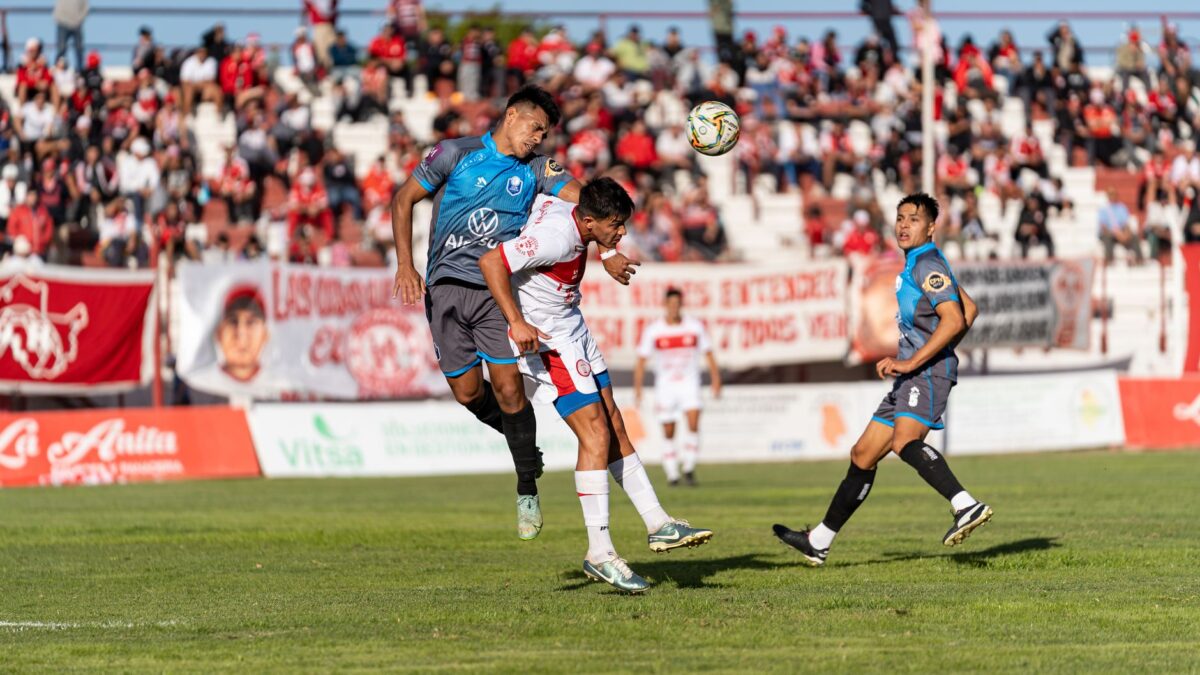 Atlético-GO vence o América-MG por 2 a 0 e segue vivo na briga pelo acesso